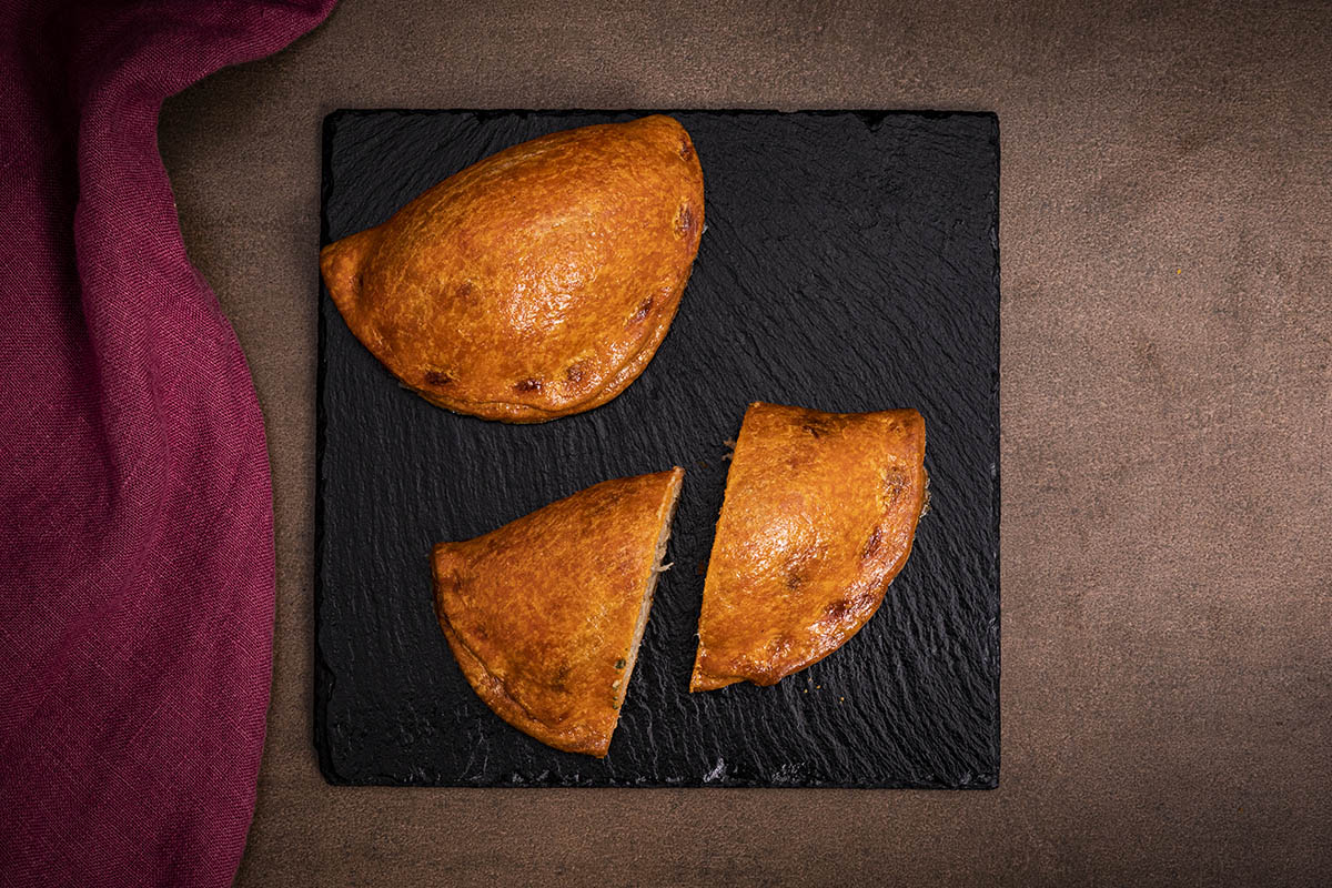 EMPANADILLA CEBOLLA Y ATÚN. (2 Uds)