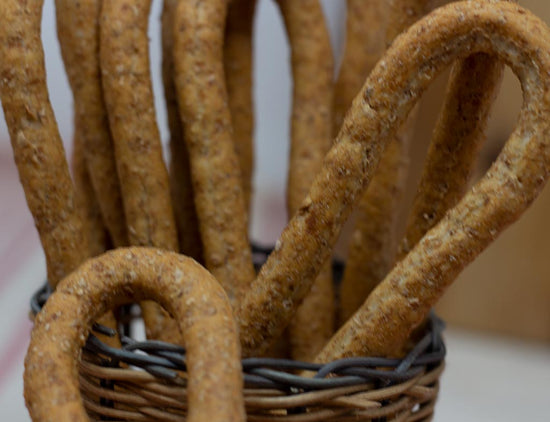 Delicatessen crujiente: Rosquillas artesanales y panes tostados